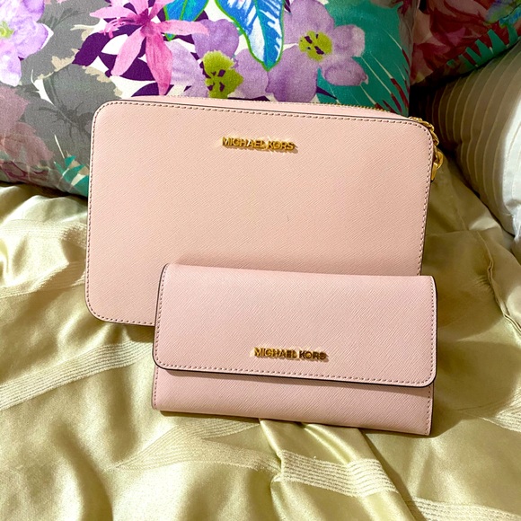 Michael Kors Set! - Picture 1 of 6